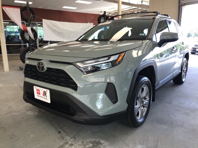 2022 Toyota RAV4 XLE photo 6