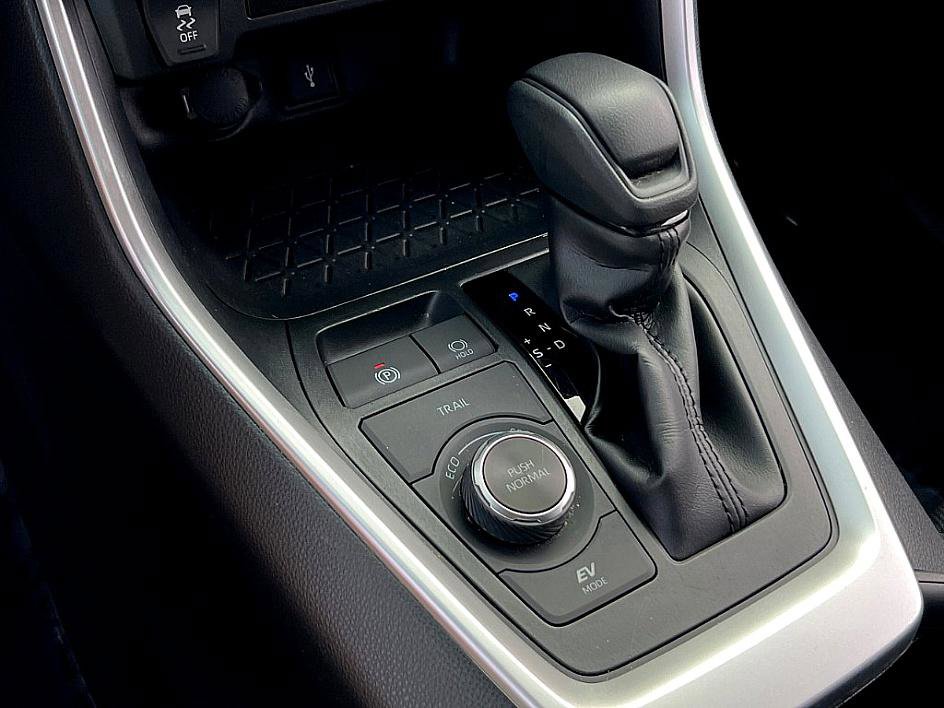 2022 Toyota RAV4 Hybrid XLE photo 15