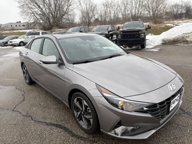 2021 Hyundai Elantra SEL's photo