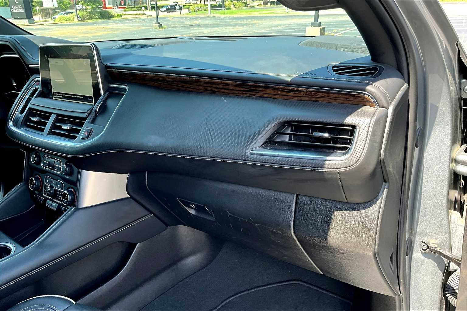 2024 Chevrolet Suburban Premier photo 18