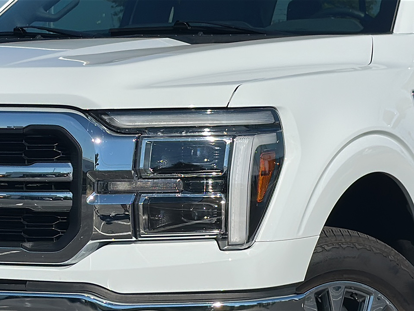 2025 Ford F-150 Lariat photo 3