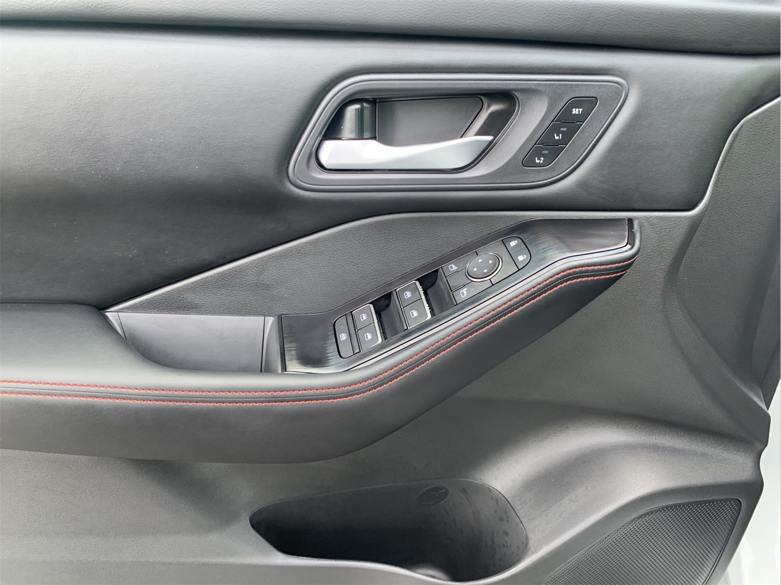 2026 Nissan Rogue SV photo 12