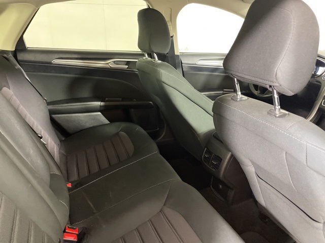 2020 Ford Fusion SE photo 17