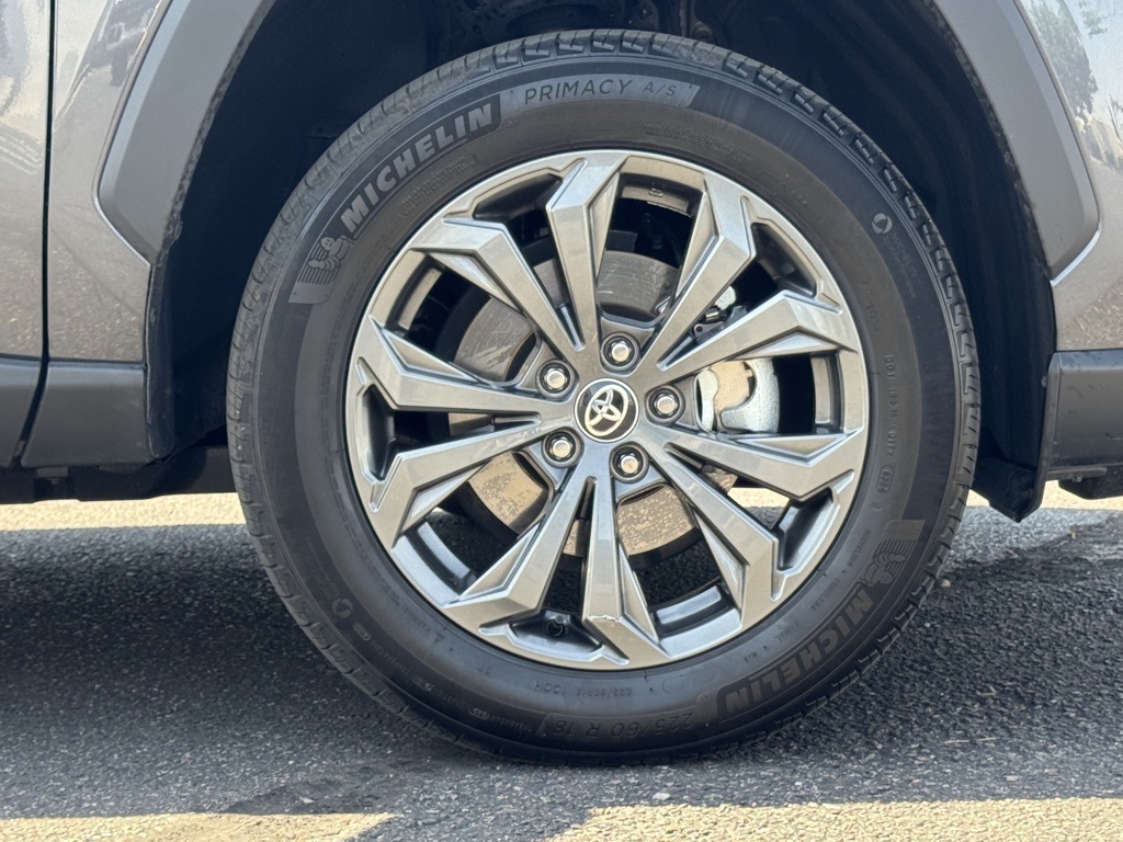 2024 Toyota RAV4 Hybrid XLE Premium photo 29