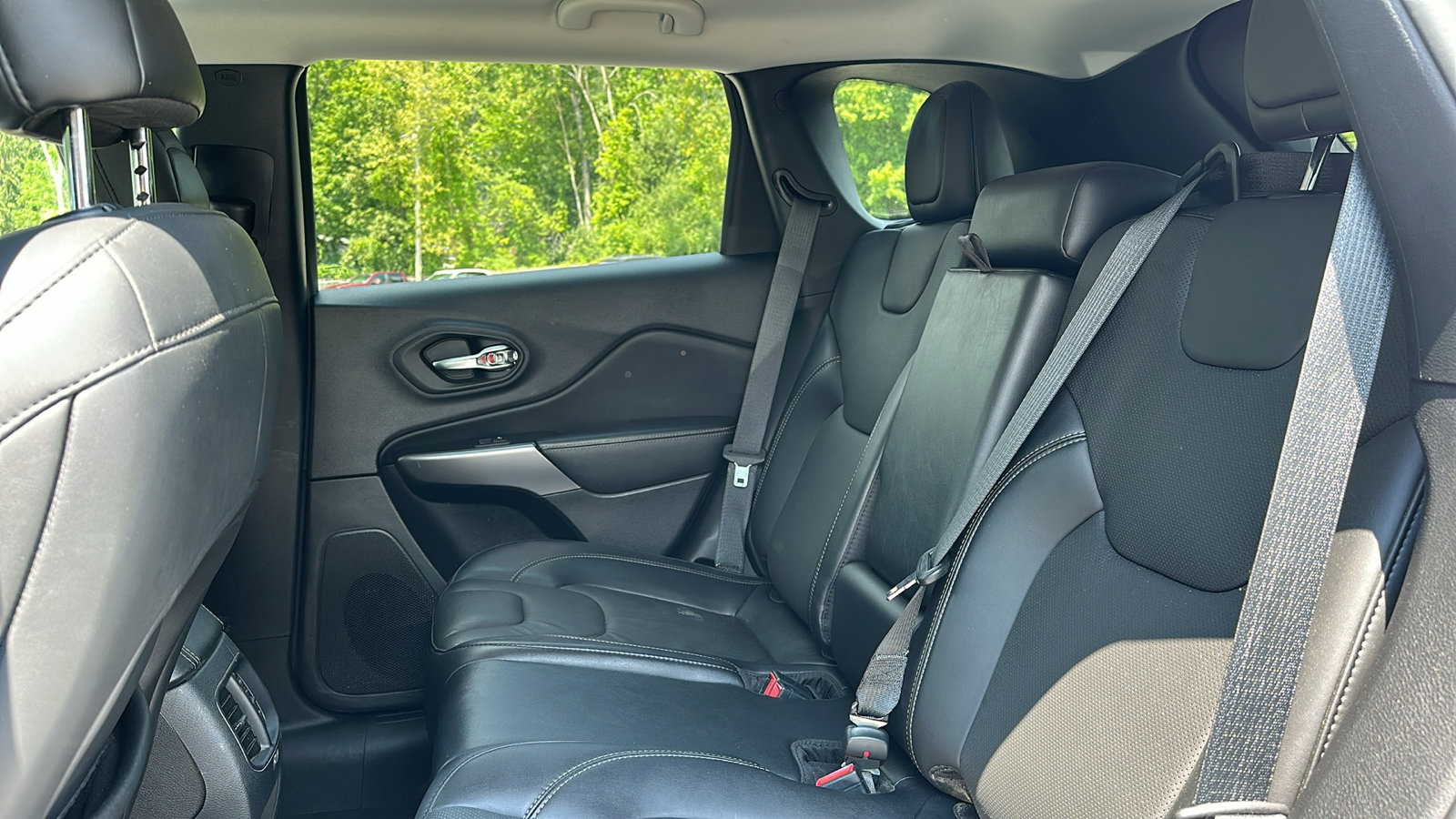 2021 Jeep Cherokee Latitude Lux photo 23