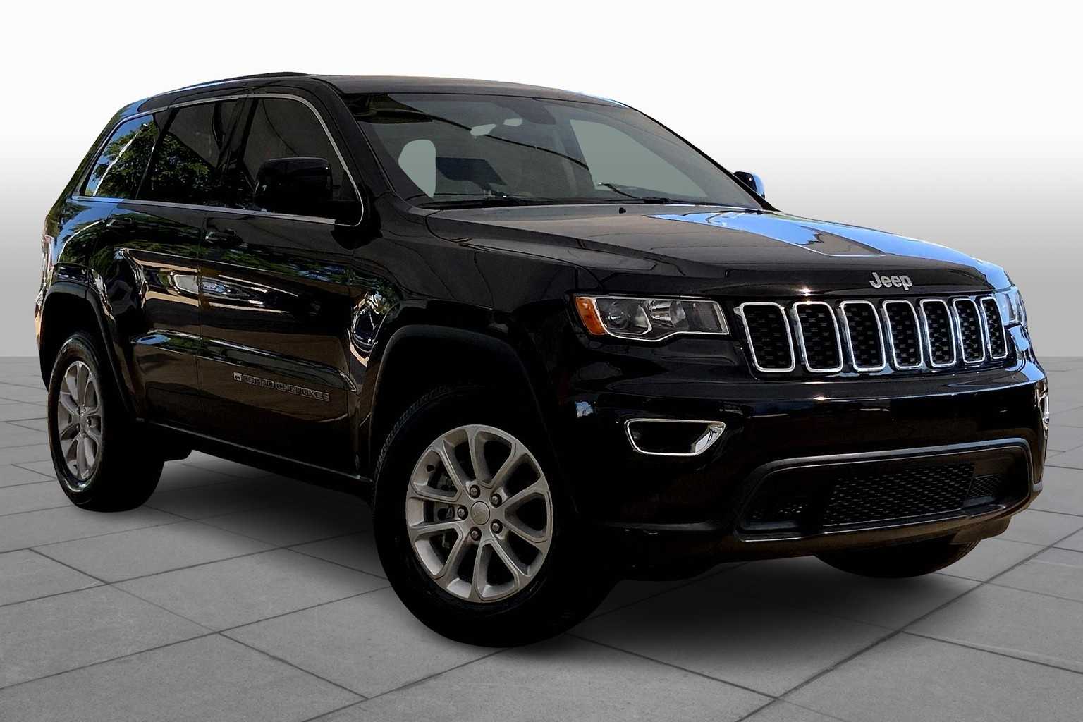 2022 Jeep Cherokee Laredo photo 2