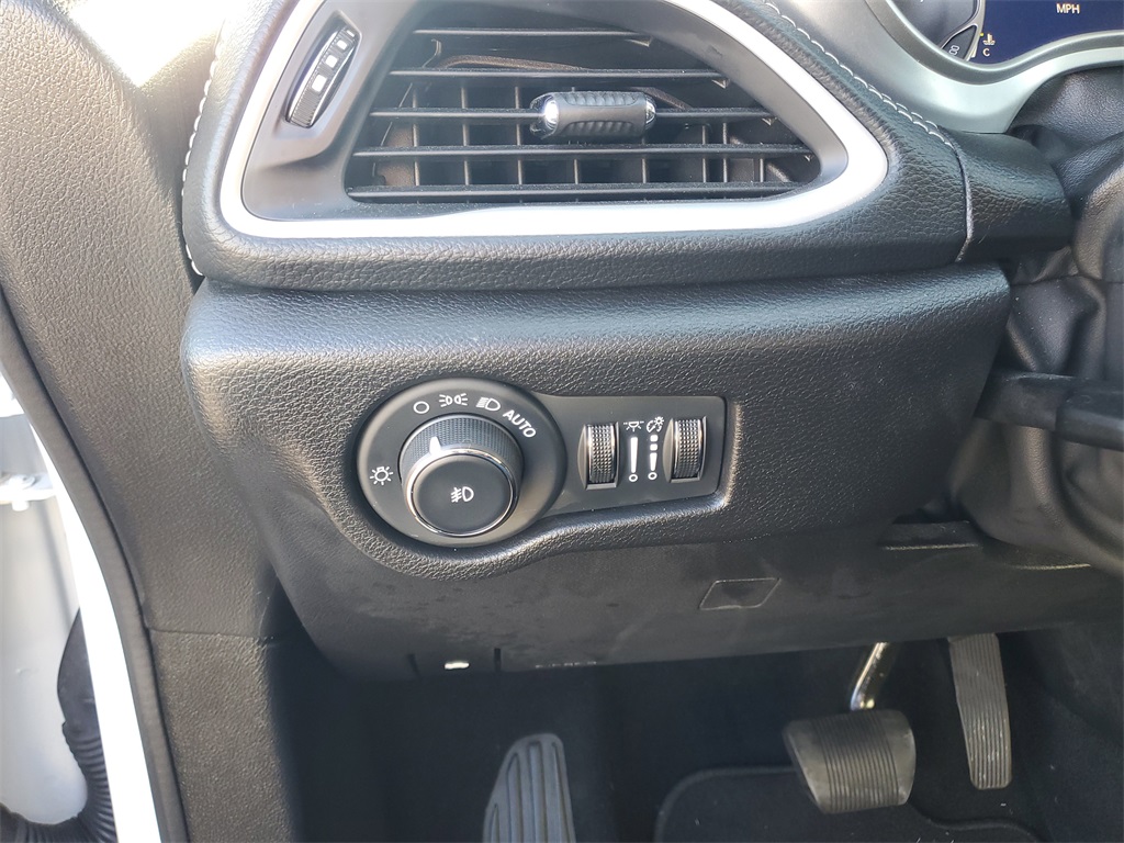 2024 Chrysler Pacifica Touring photo 16
