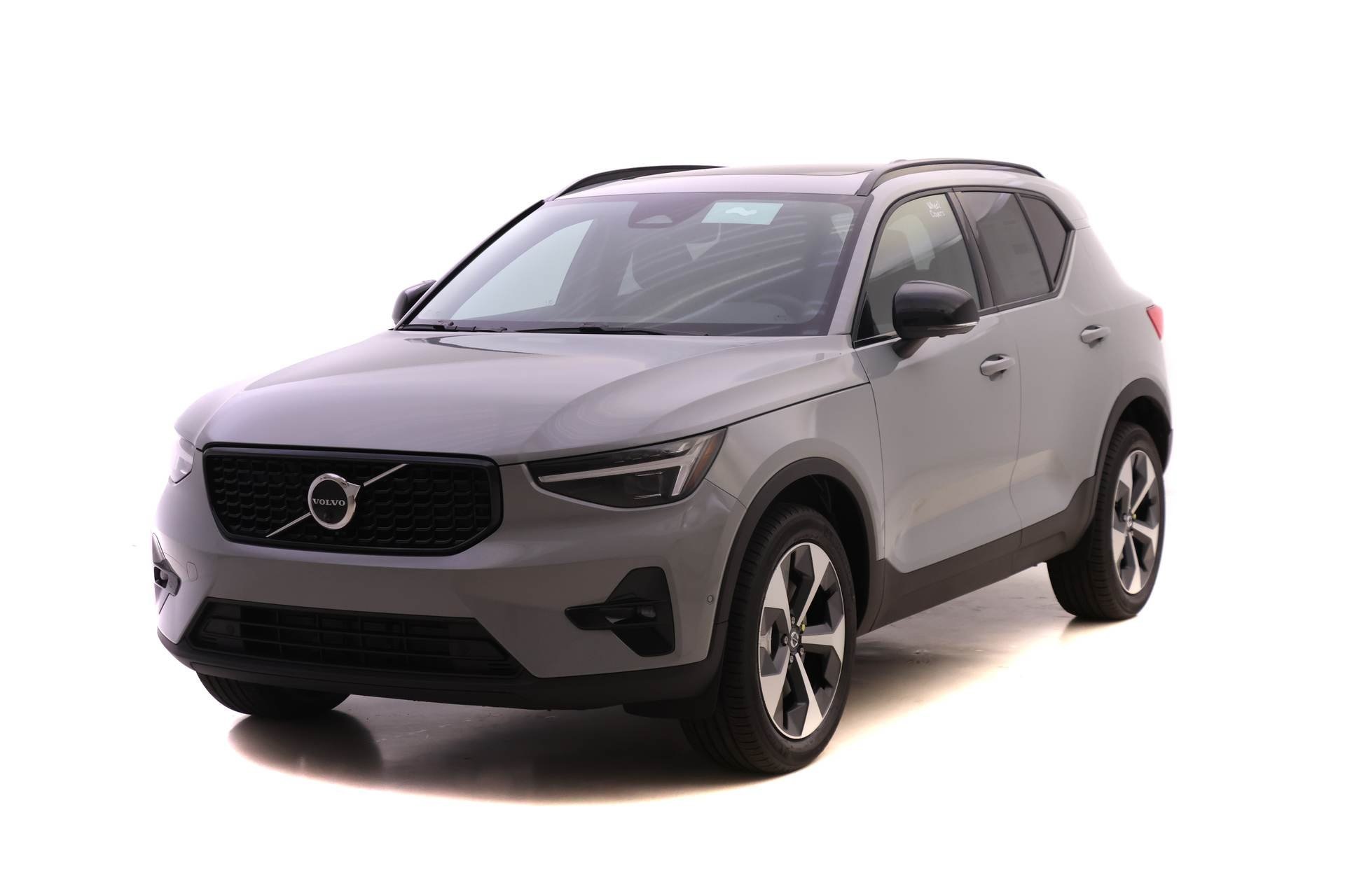 2026 Volvo XC40 Plus's photo