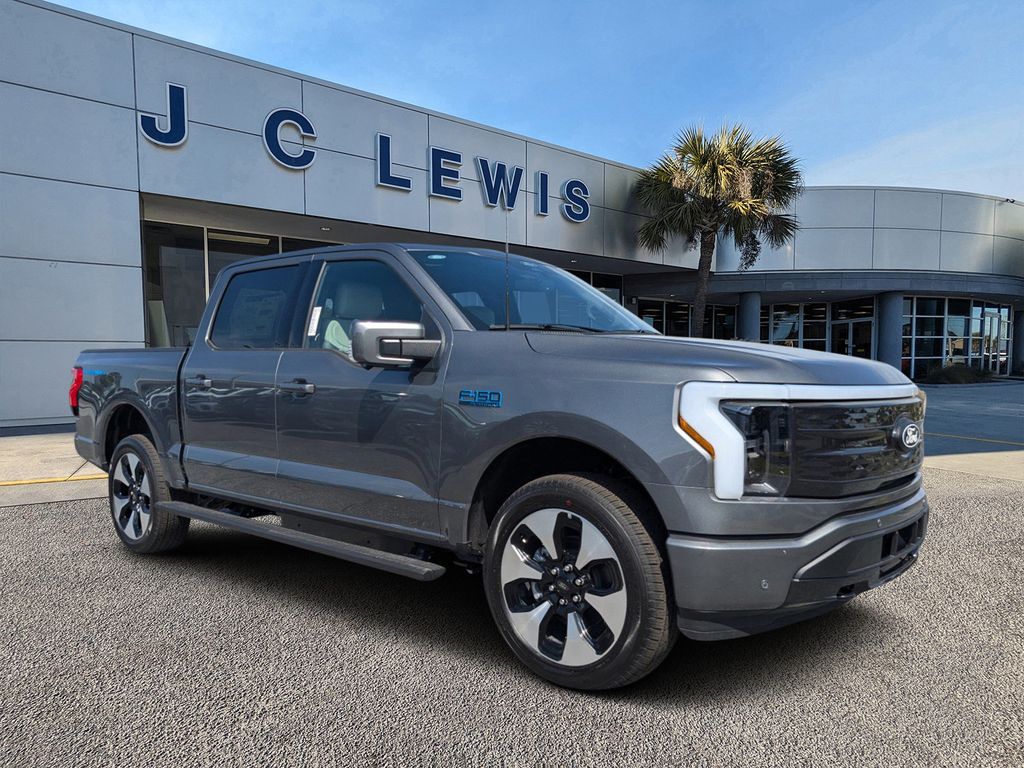 2025 Ford F-150 Lightning Platinum's photo