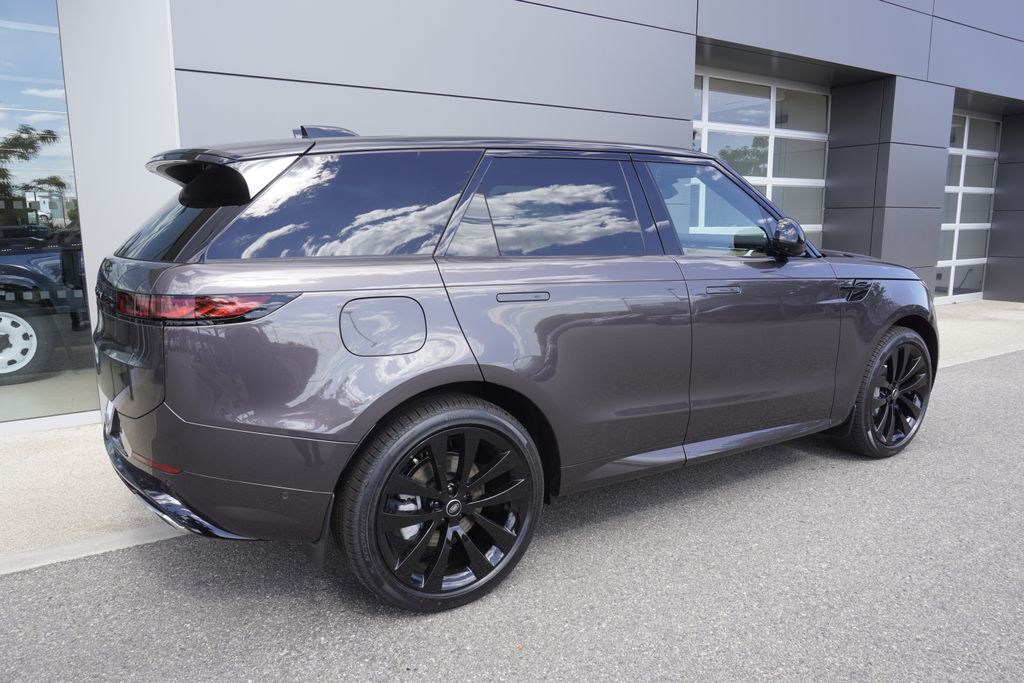 2025 Land Rover Range Rover Sport SE photo 4