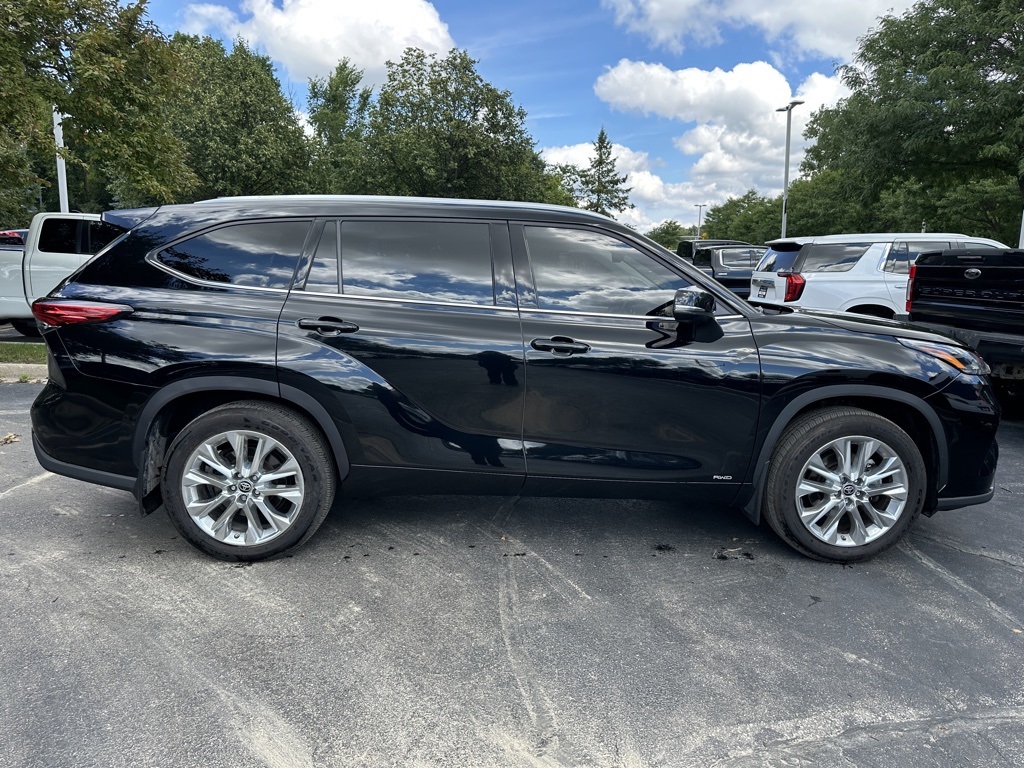 2022 Toyota Highlander Hybrid Limited photo 3