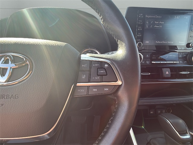 2020 Toyota Highlander LE photo 19