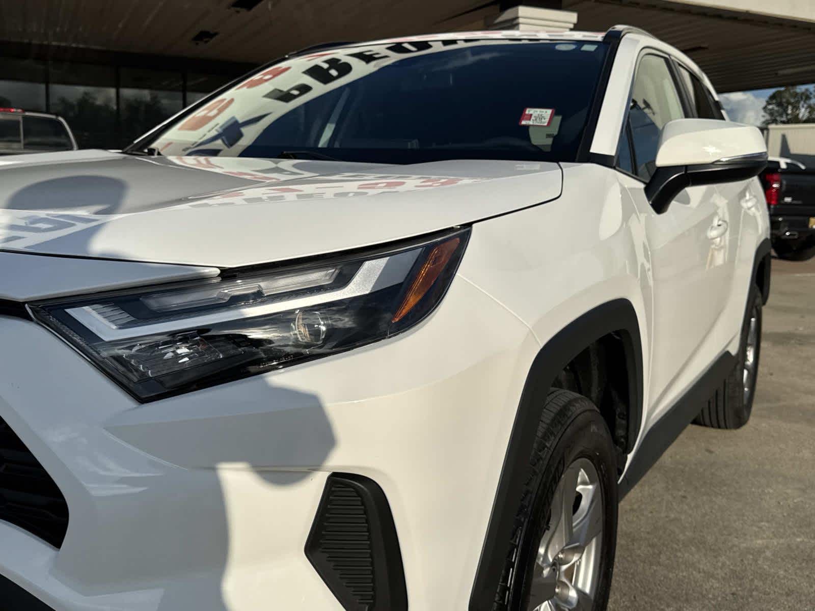 2025 Toyota RAV4 XLE photo 4