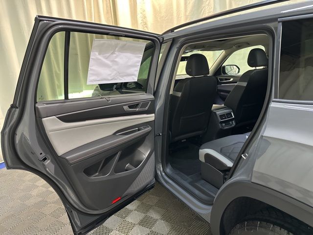 2025 Volkswagen Atlas Peak Edition SE photo 23