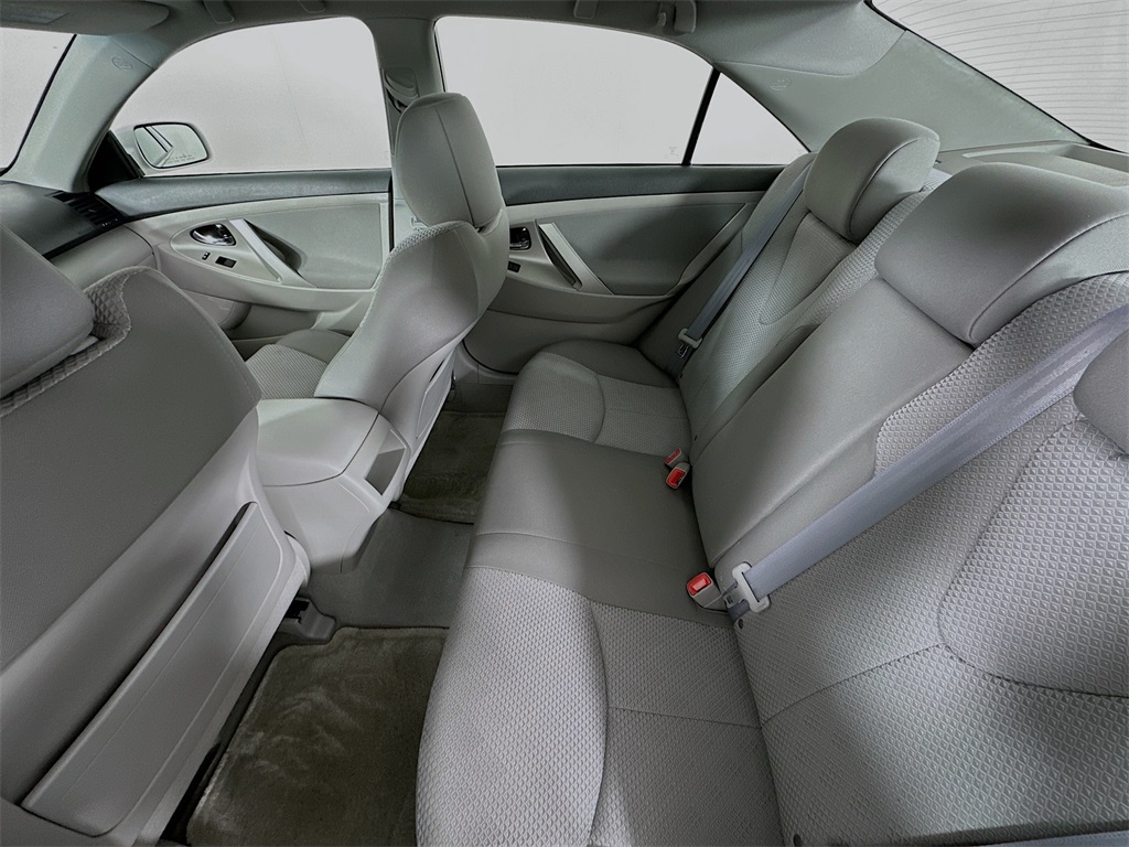 2009 Toyota Camry SE photo 3