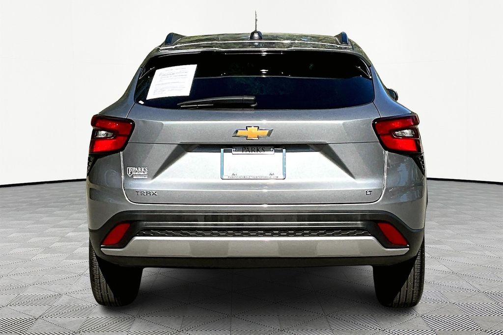 2024 Chevrolet Trax LT photo 3
