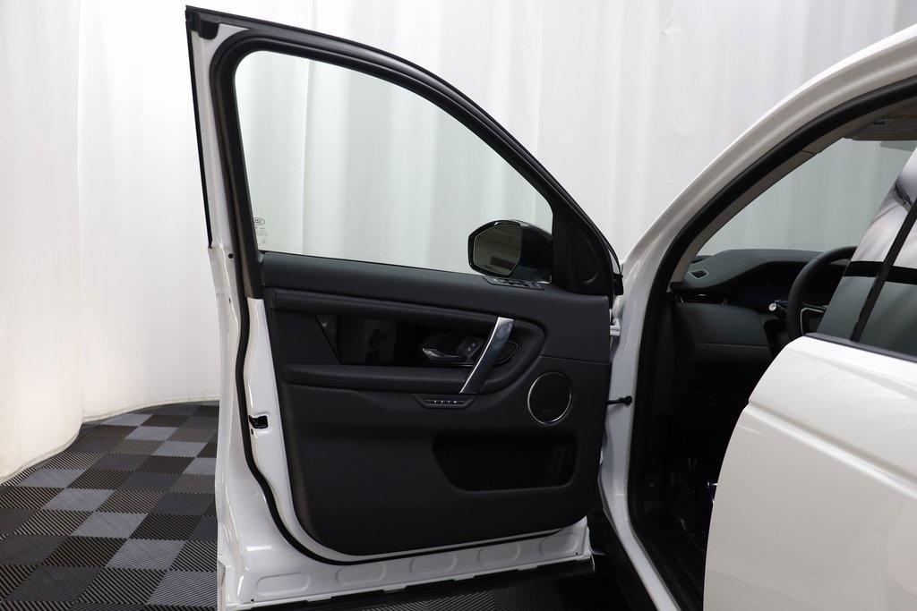 2025 Land Rover Discovery Sport S photo 6
