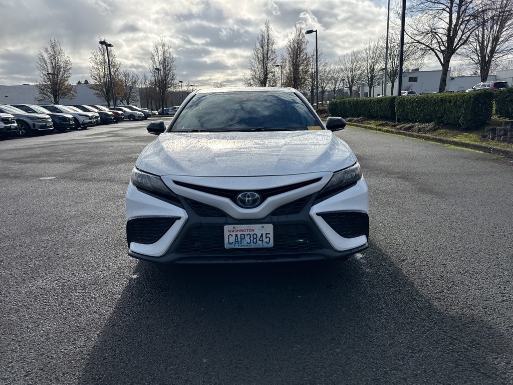 2022 Toyota Camry Hybrid SE photo 2