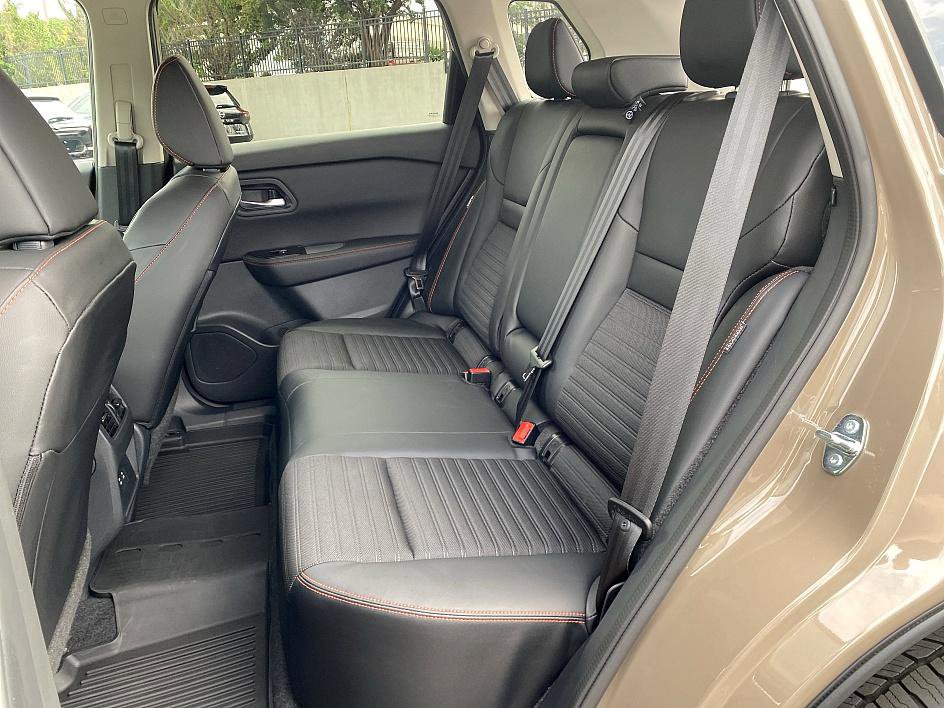 2025 Nissan Rogue SV photo 16