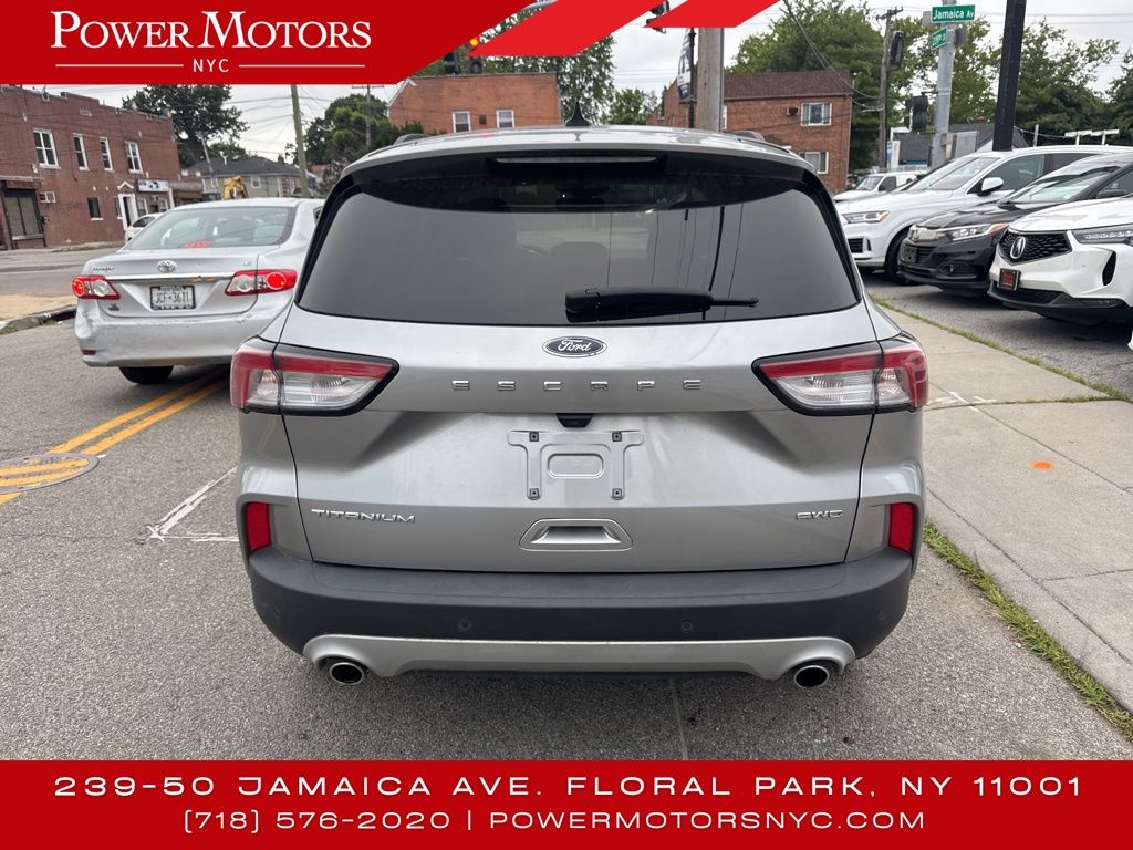 2021 Ford Escape Titanium photo 4