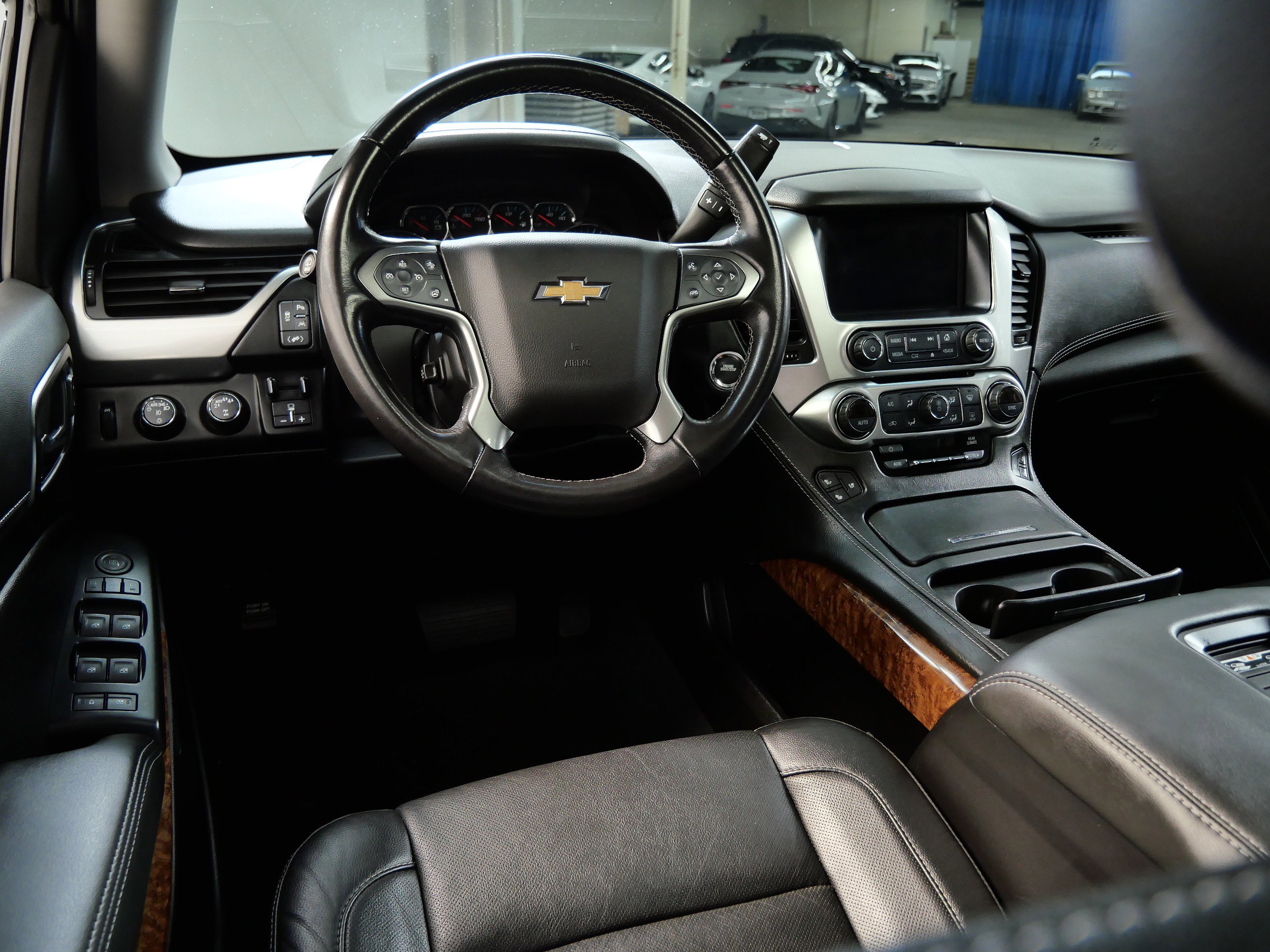 Used 2019 Chevrolet Tahoe Premier with VIN 1GNSKCKJ1KR161764 for sale in Minnetonka, Minnesota