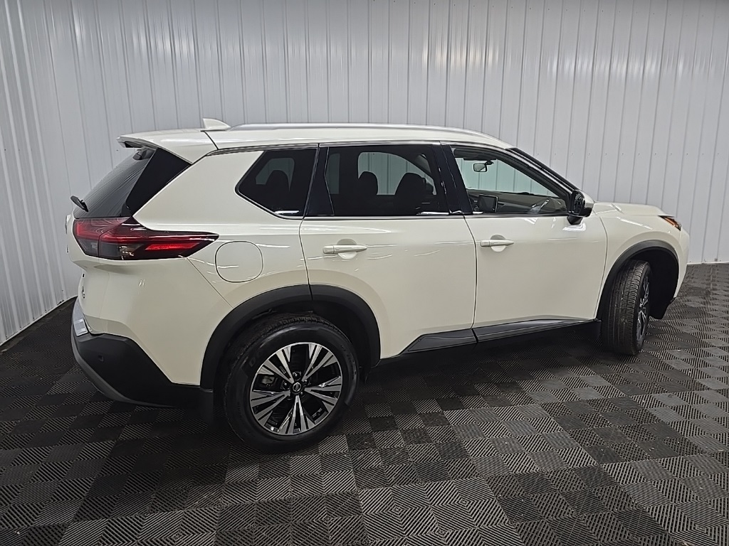 2021 Nissan Rogue SV photo 3