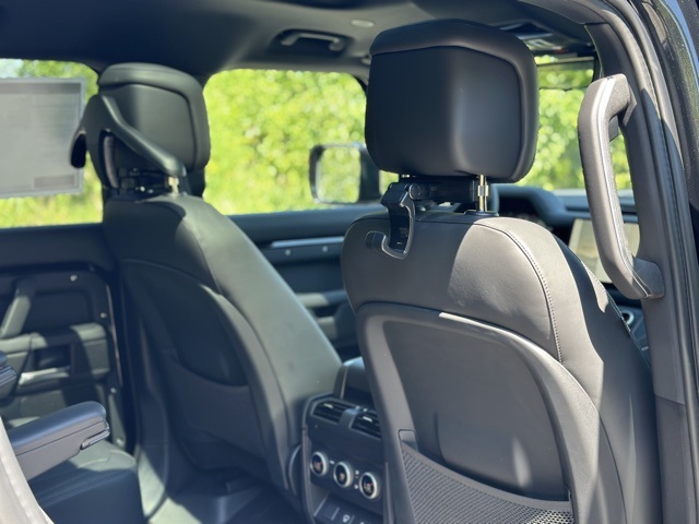 2025 Land Rover Defender 130 X-Dynamic SE photo 23
