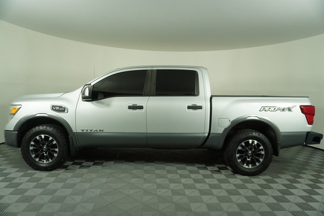 2017 Nissan Titan PRO-4X photo 4
