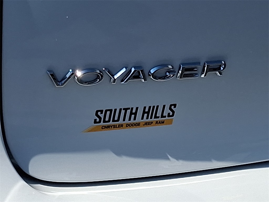 2025 Chrysler Voyager LX photo 18