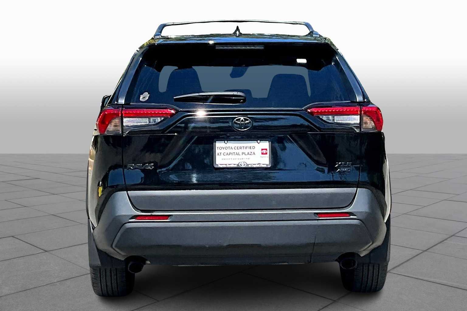 2023 Toyota RAV4 XLE Premium photo 4