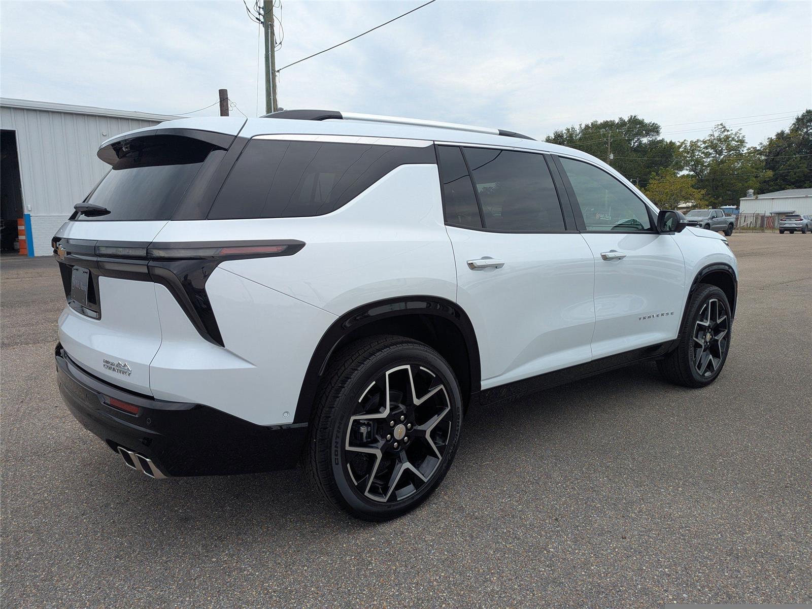 2026 Chevrolet Traverse High Country photo 3