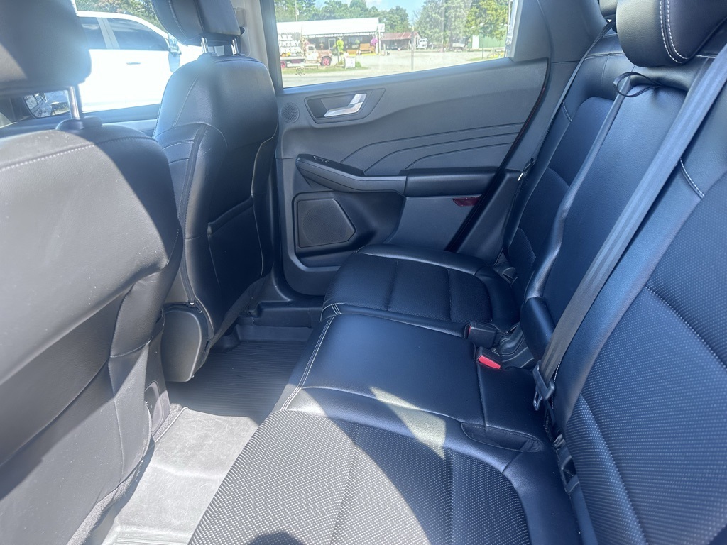 2022 Ford Escape SEL photo 2