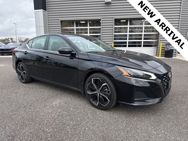 2024 Nissan Altima SR's photo