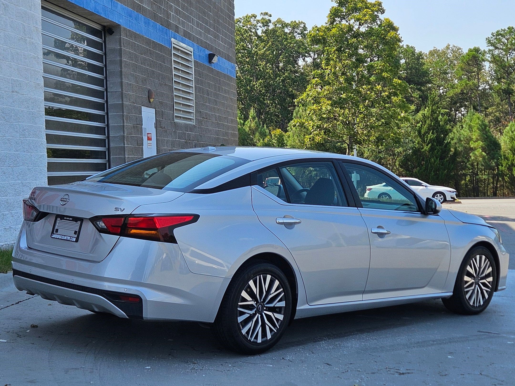 2023 Nissan Altima 2.5 SV photo 7