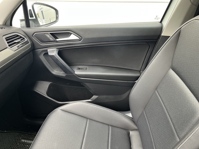 2021 Volkswagen Tiguan SE photo 40
