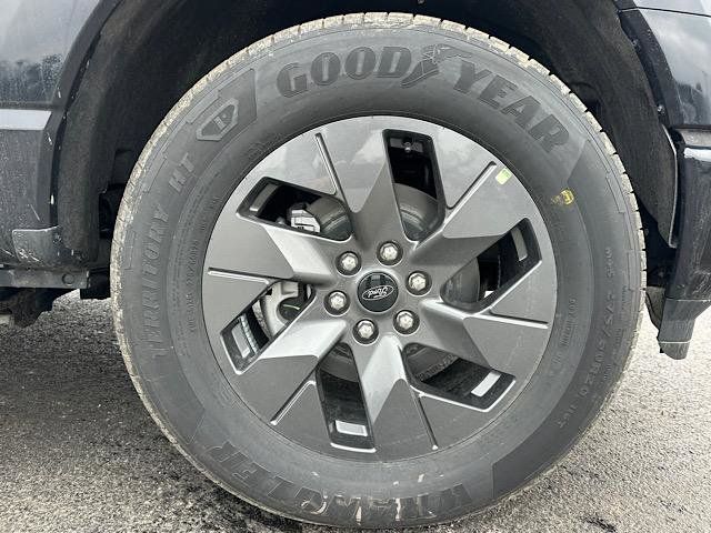 2025 Ford F-150 Lightning photo 13