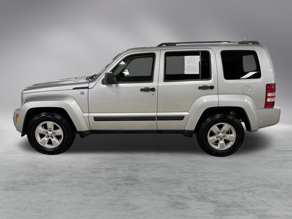 2012 Jeep Liberty Sport photo 2