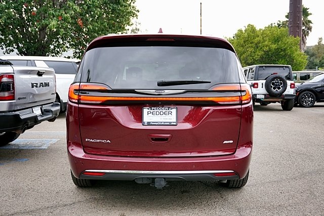 2021 Chrysler Pacifica Touring photo 8