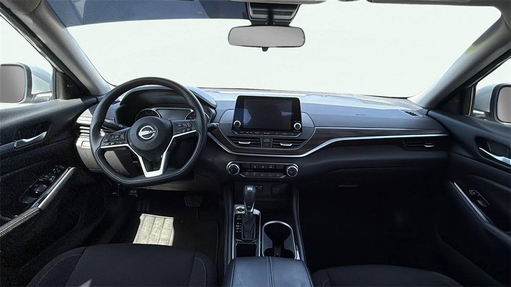 2023 Nissan Altima 2.5 SV photo 6