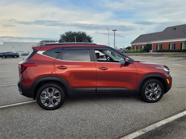 2024 Kia Seltos S photo 11