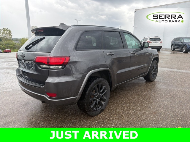 2017 Jeep Grand Cherokee Laredo photo 3