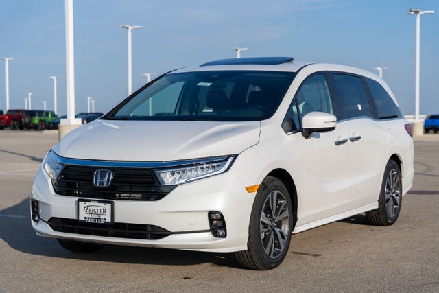 2023 Honda Odyssey Touring photo 3