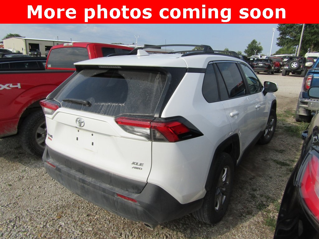 2022 Toyota RAV4 XLE photo 5
