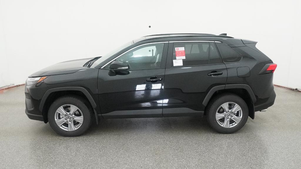 2025 Toyota RAV4 XLE photo 9