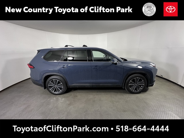 2024 Toyota Highlander Hybrid Platinum photo 2