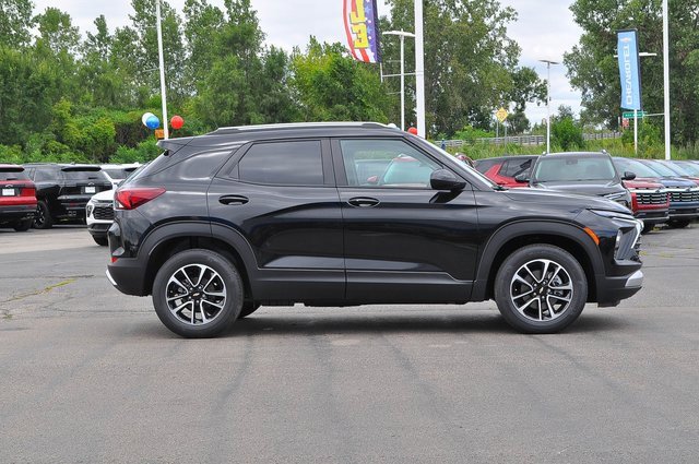 2026 Chevrolet Trailblazer LT photo 2