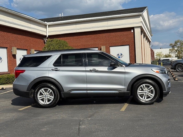 2022 Ford Explorer XLT photo 2