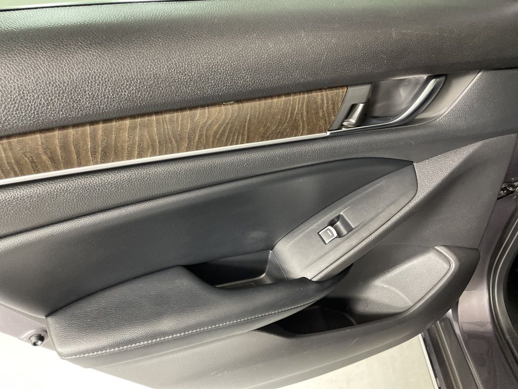 2018 Honda Accord EX-L photo 37