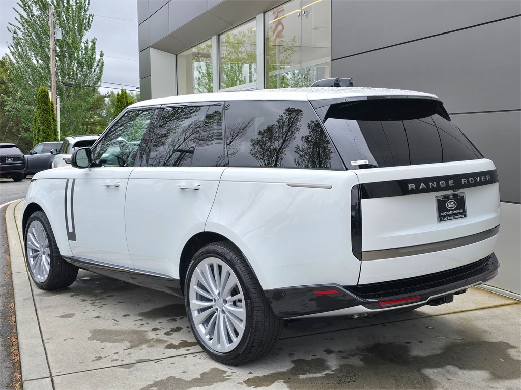 2025 Land Rover Range Rover SE photo 2