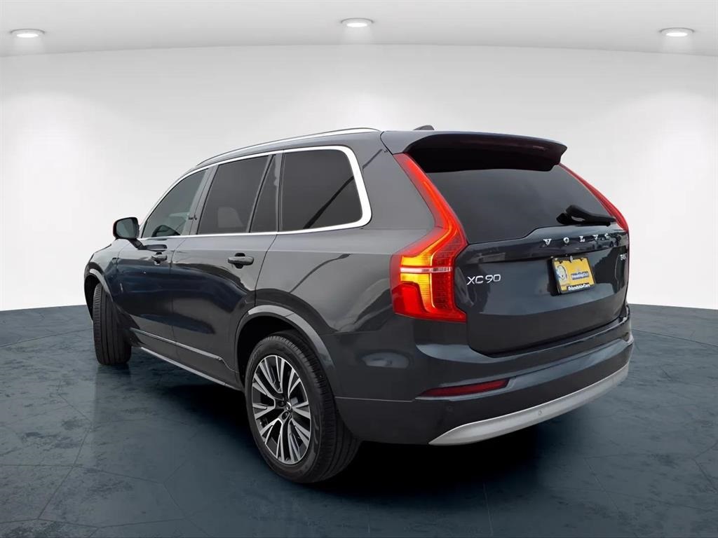 2022 Volvo XC90 T6 Momentum photo 3